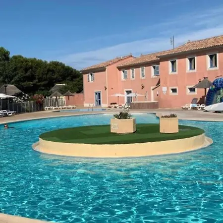 Vakantiehuis House With Garden Near *