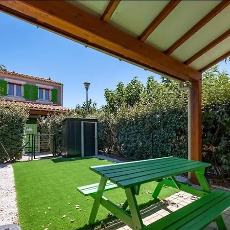 House With Garden Near Holiday home *